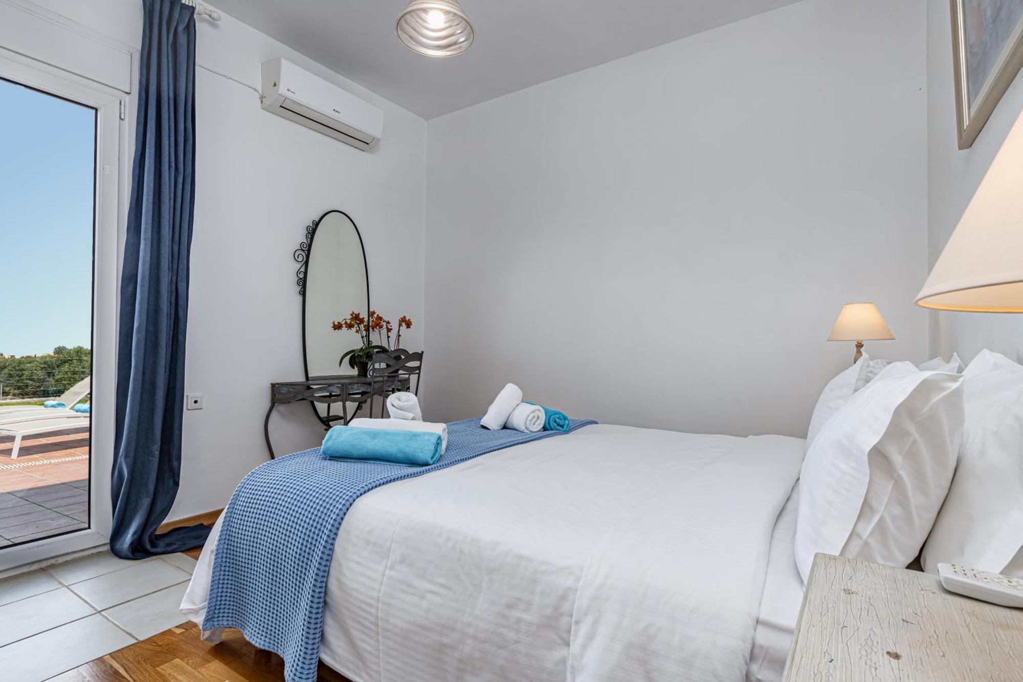 Dimitra Apartment With Private Pool And Sea View -The Ground Floor Of A Two Storey Building Daratsos Eksteriør billede
